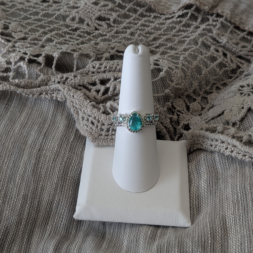 Elegant Silver and Teal Gemstone Ring
